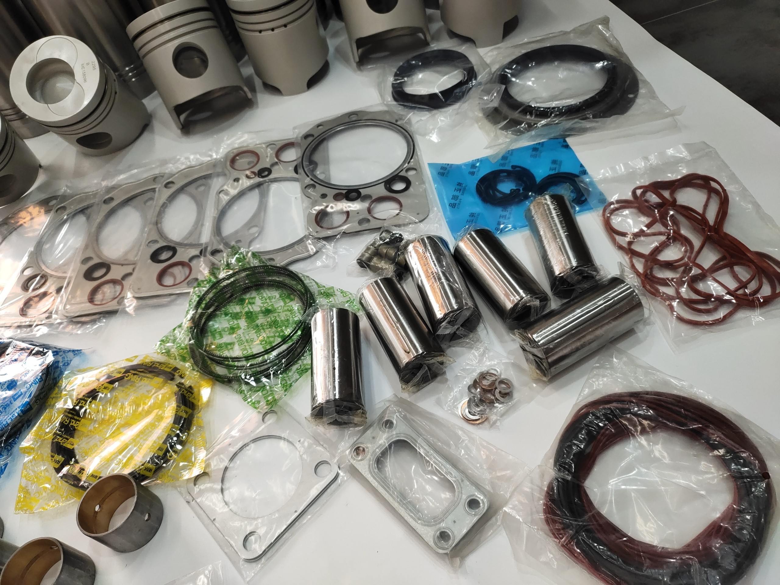 6D24 Replacing Piston Rings For Mitsubishi