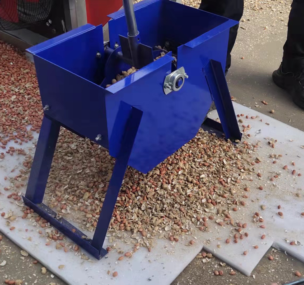 Household Fiber Decorticating Machine , Blue Easy To Operate Peanut Sheller Machine