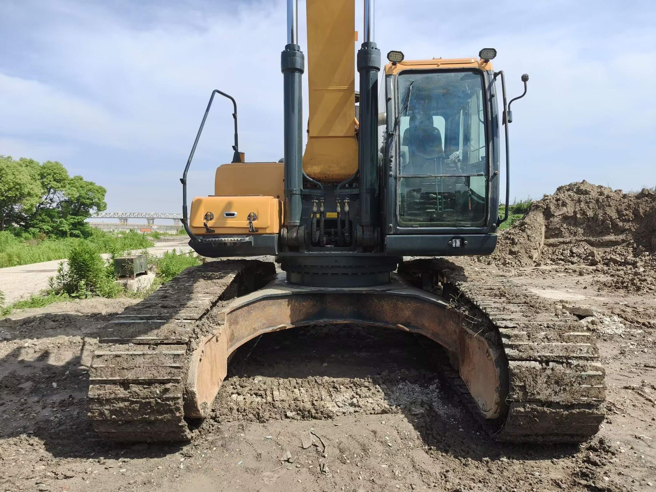 Second hand Hyundai 385L excavator from China
