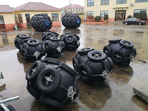 80KPa High Pressure Resistant Rubber Inflatable Fenders For Boats With Safety Valve