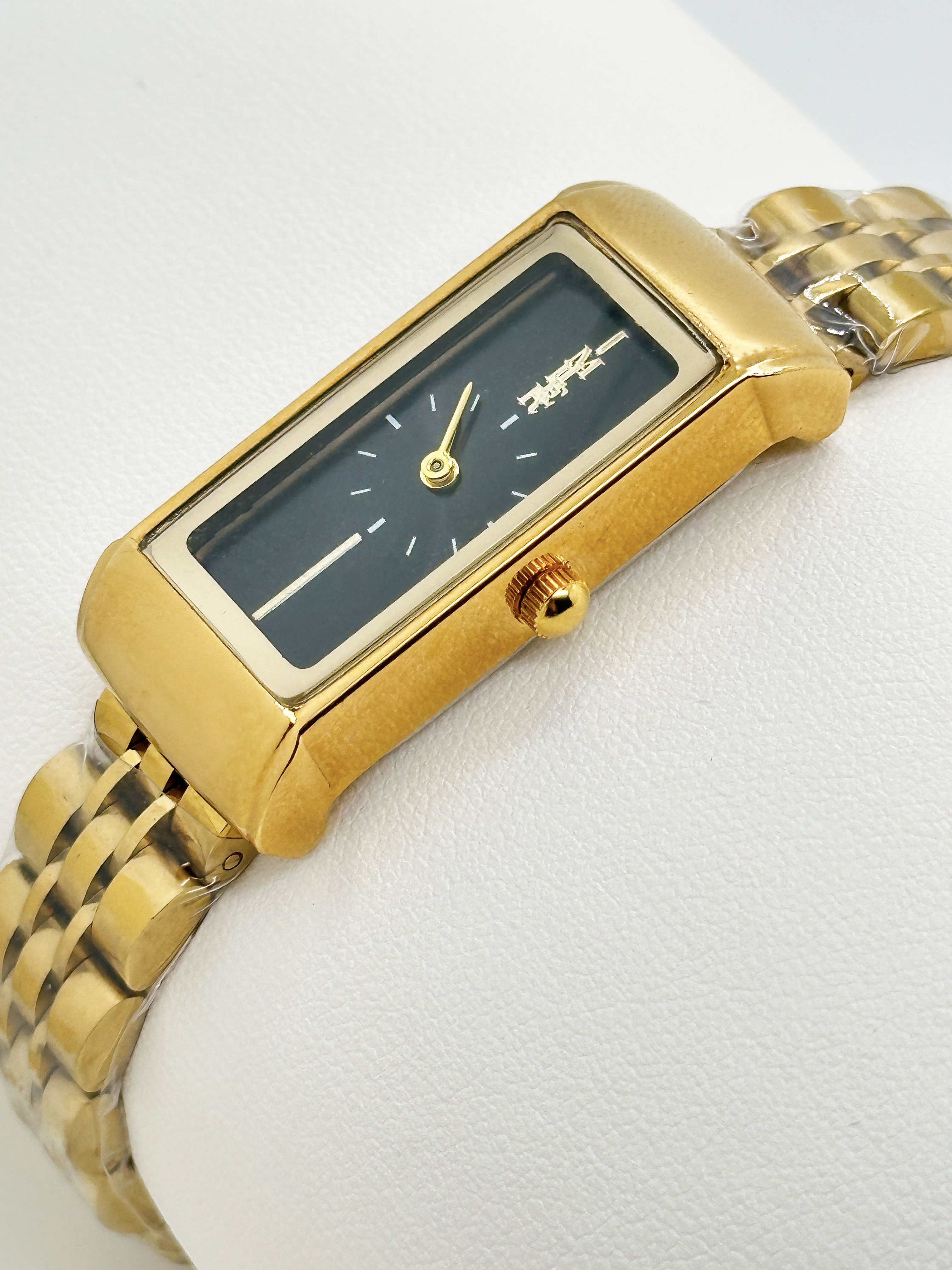 Black Dial Luxury Ladies Stylish Wrist Watch With Stainless Steel Strap