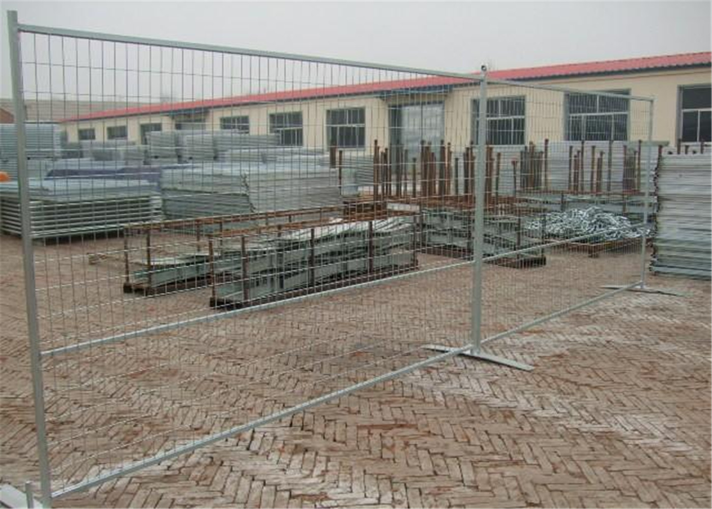 Powder coated Weld mesh 2"x4"x8ga wire temporary construction fence 6'x9.5' outer tubing 50mm*50mm*1.5mm brace 30mm*30mm