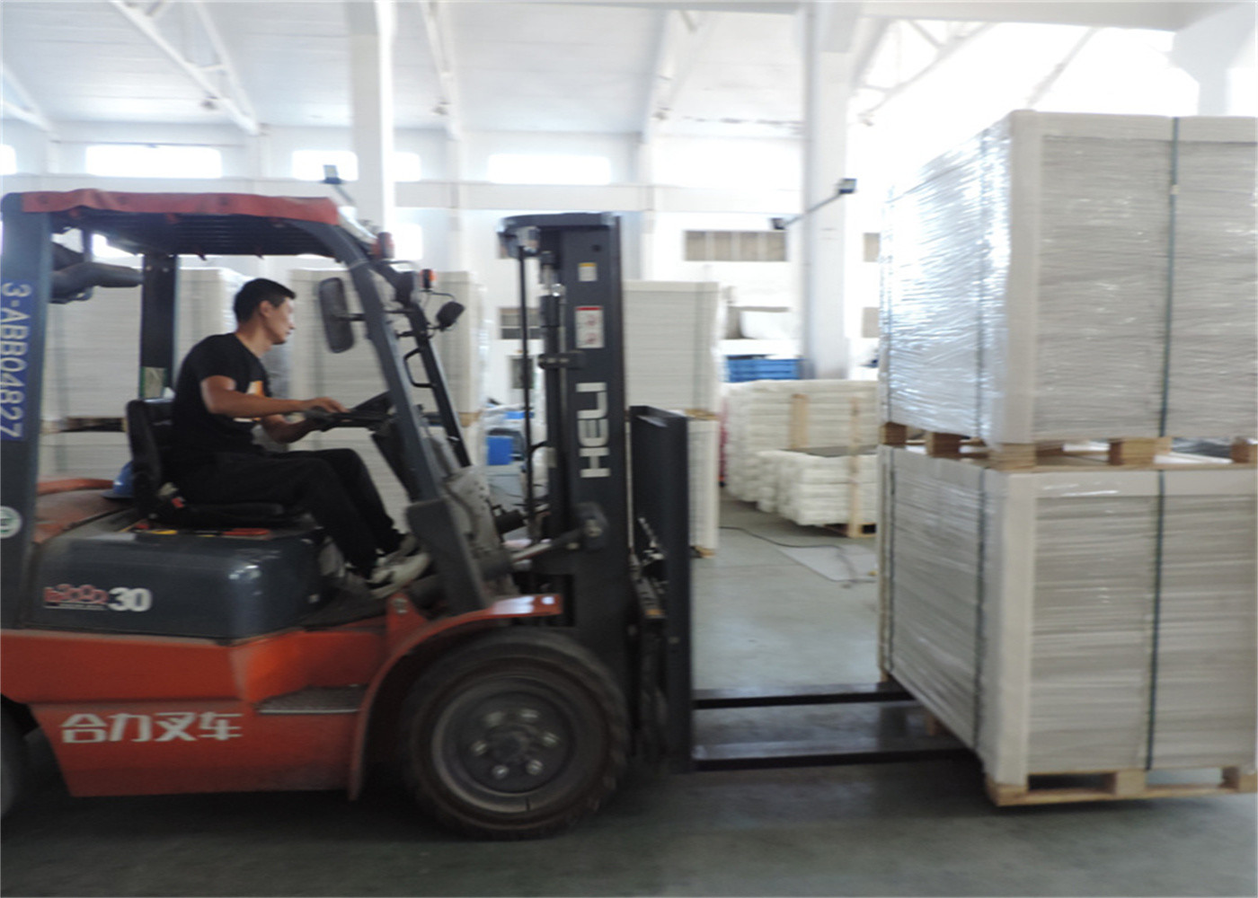 White Color Corrugated Plastic Sheets 4x8 PP Fluted Customized Extruded