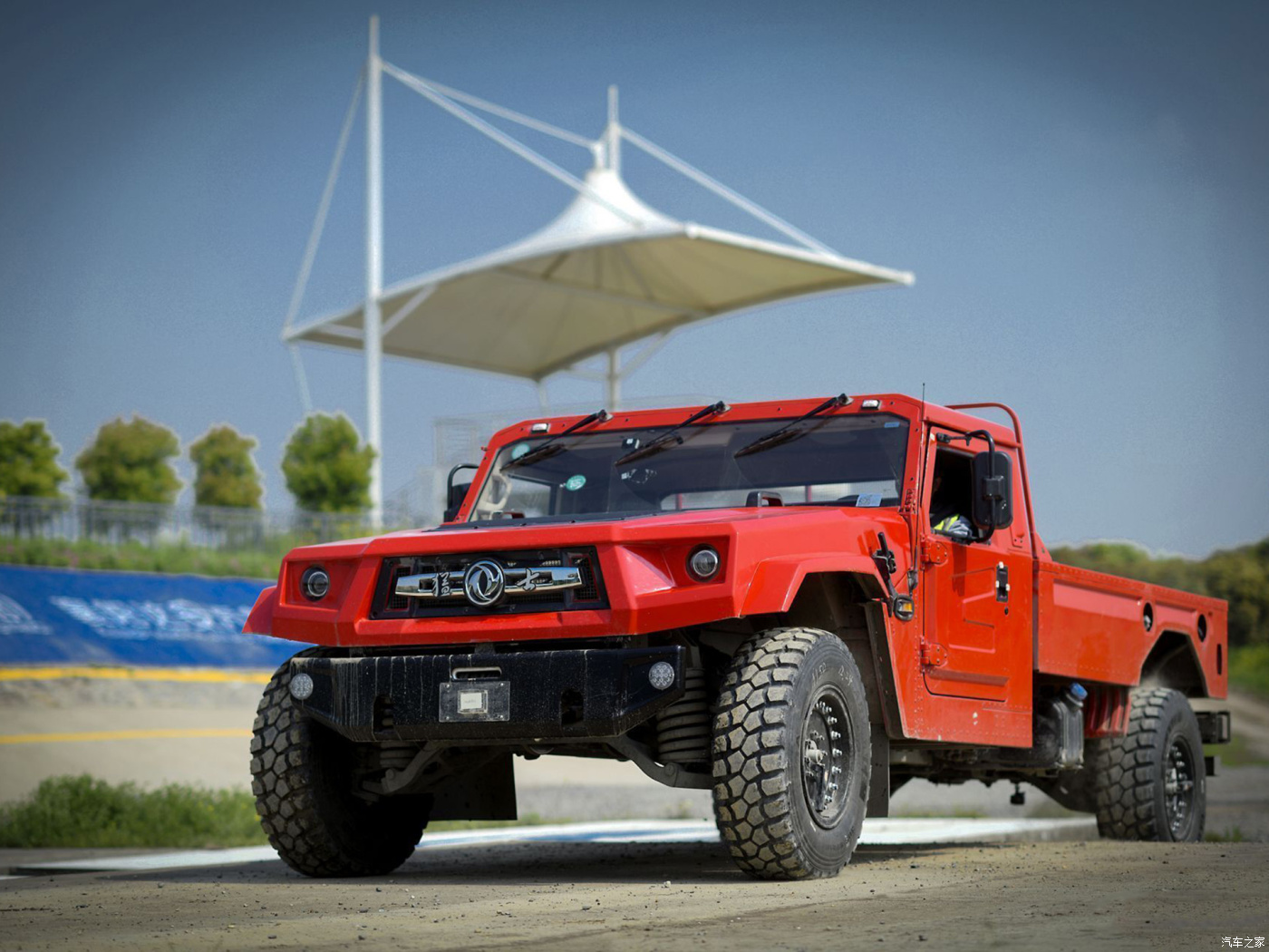 Customized YUCHAI FAW Dongfeng M50 Off Road Mini Cargo Truck for Civil 4x4 Pick up Truck