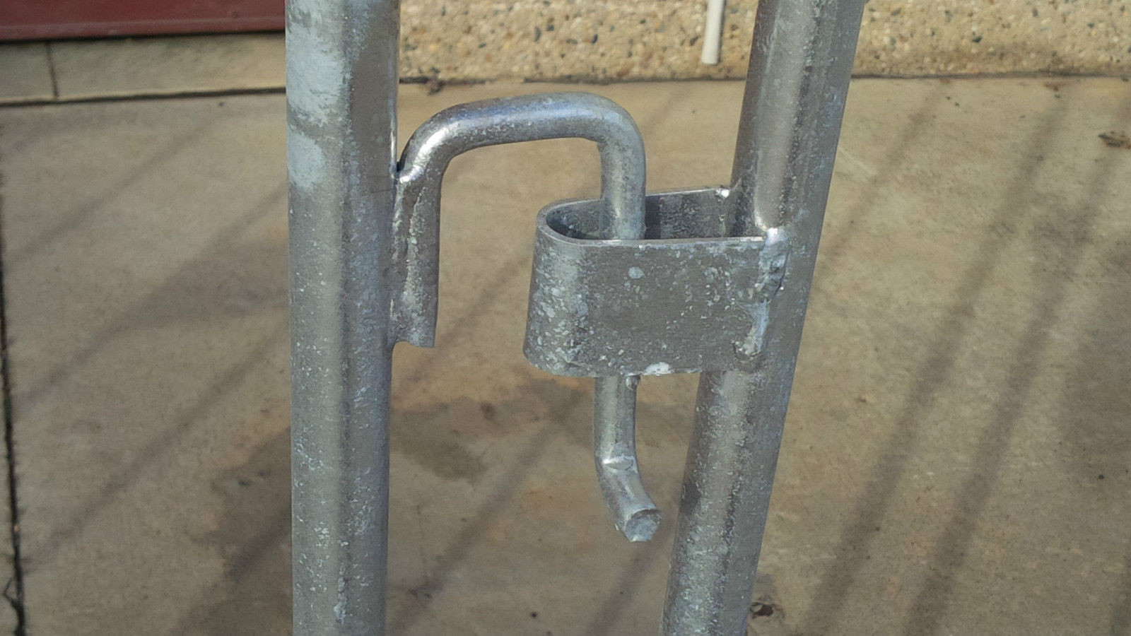 Interlocking pedestrian and crowd control barriers