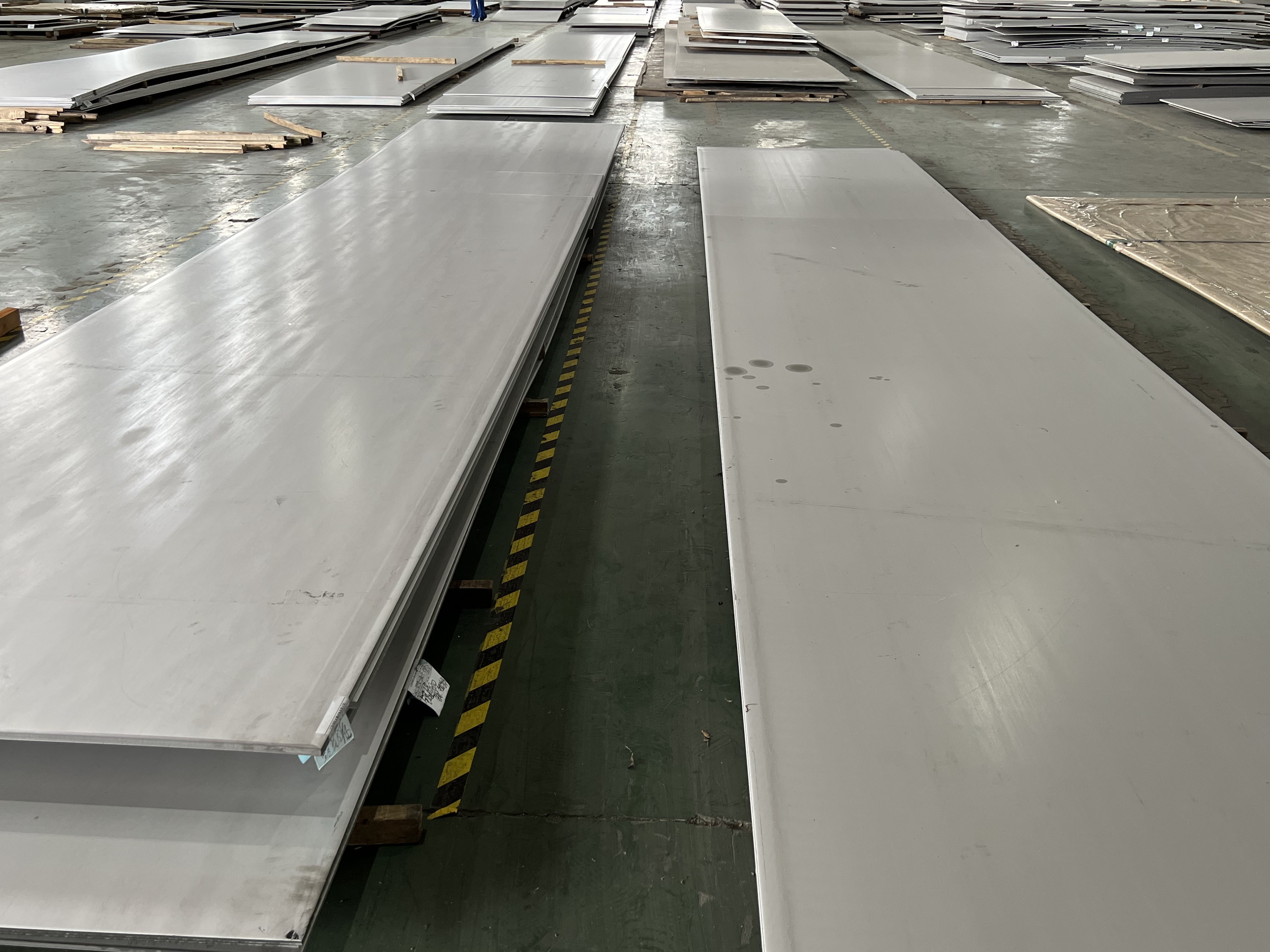304D QN1803 Stainless Steel Sheet 0.5-3mm 2B Surface Used For Building Roof Wall