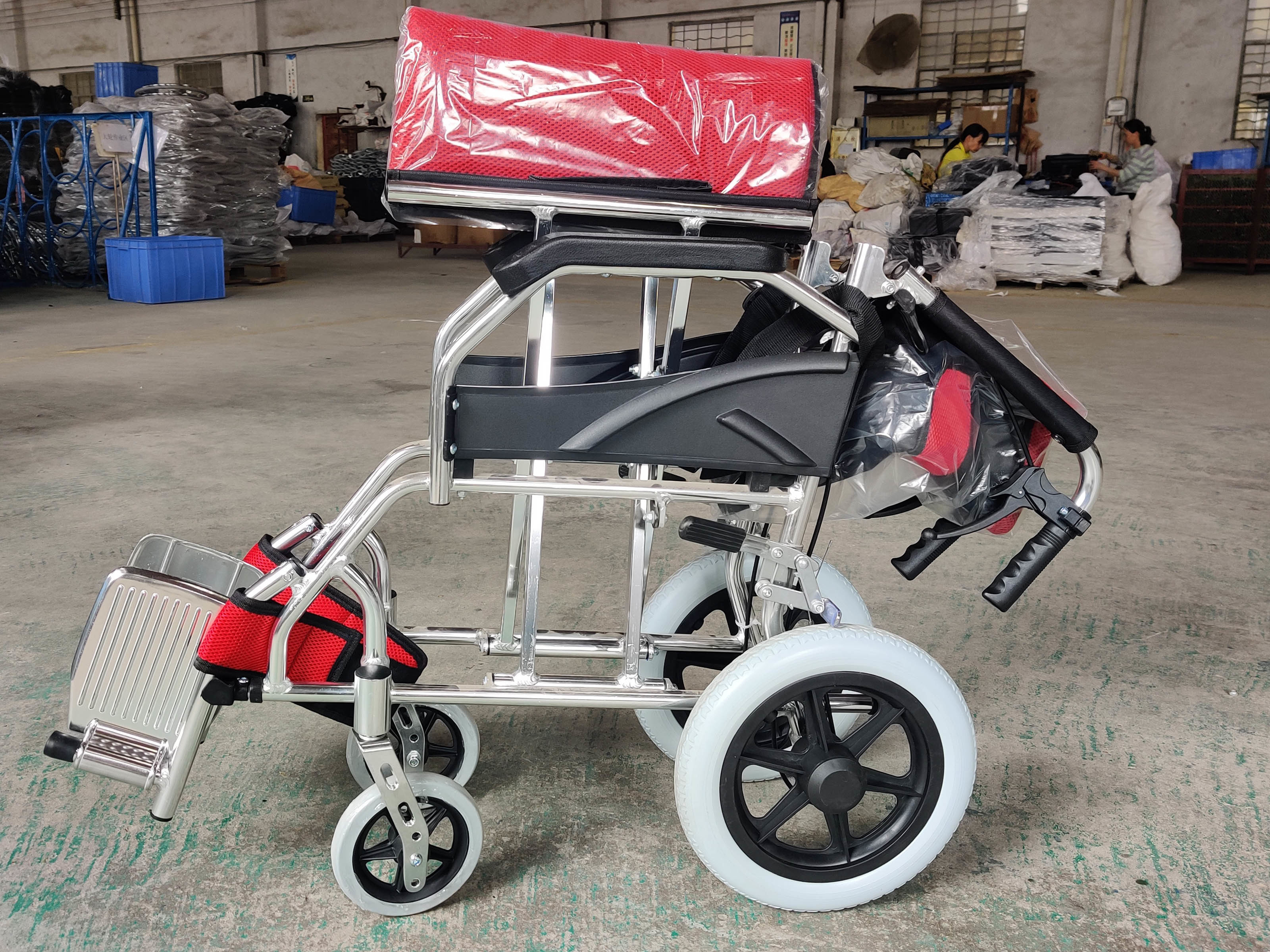 Compact Lightweight Aluminum Manual Wheelchair With Solid Rear Wheel