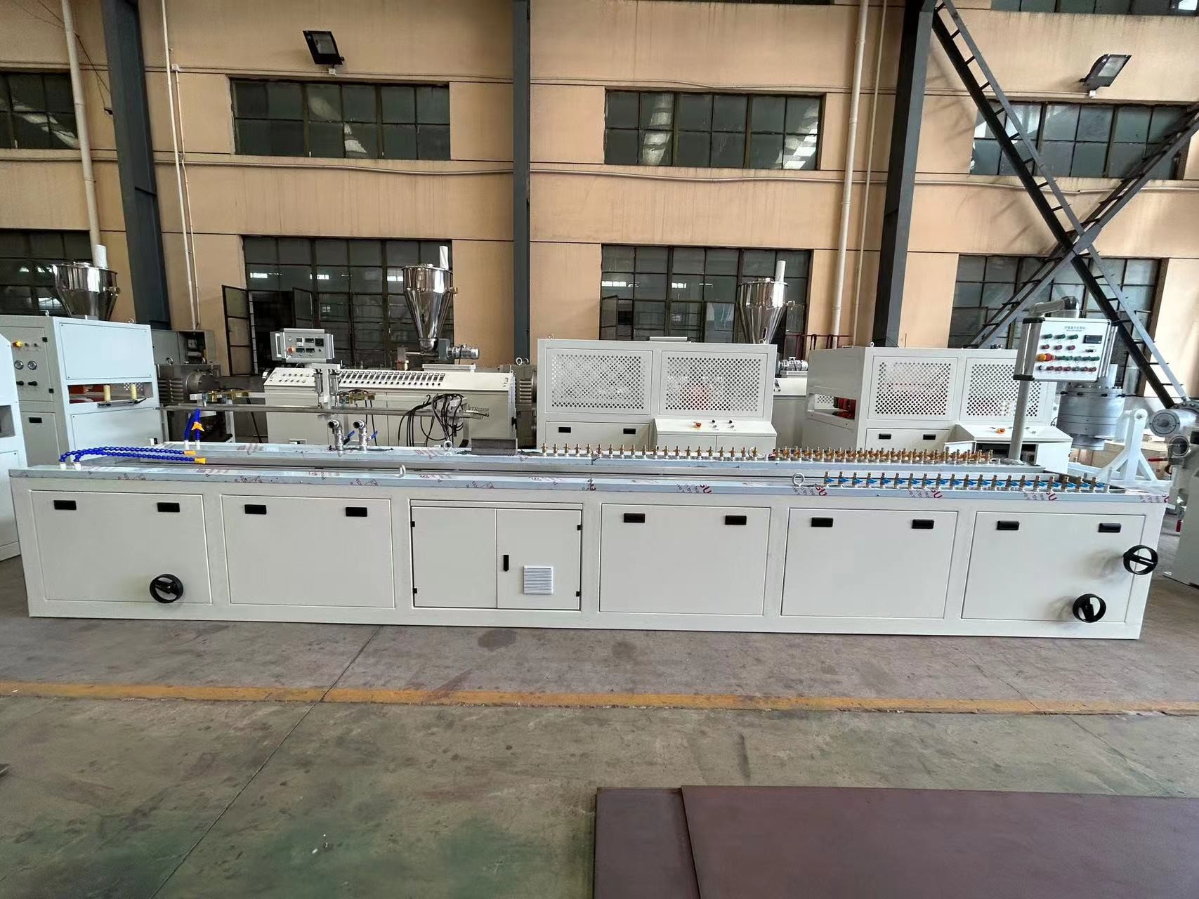 Automatic Conical Twin Screw Extruder Plastic WPC PVC Ceiling Panel Plywood Board/Window Profile/Door Frame Making Extrusion Machine/Production Line