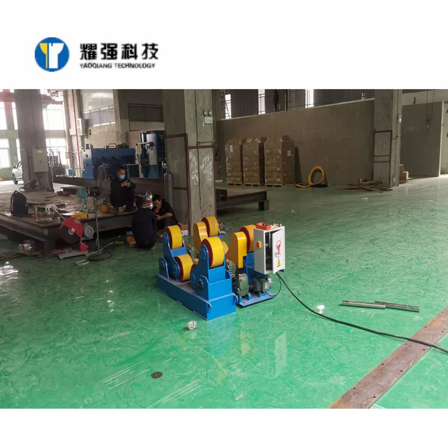 1.5kw Self Aligning Tank Vessel Welding Rotator 3300mm Rubber Wheels Turning Roll