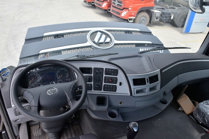 Used Tractor Head Euro IV Diesel Engine Foton Auman 430hp 6*4 Drive Mode 10 Tyres Running Bad Road