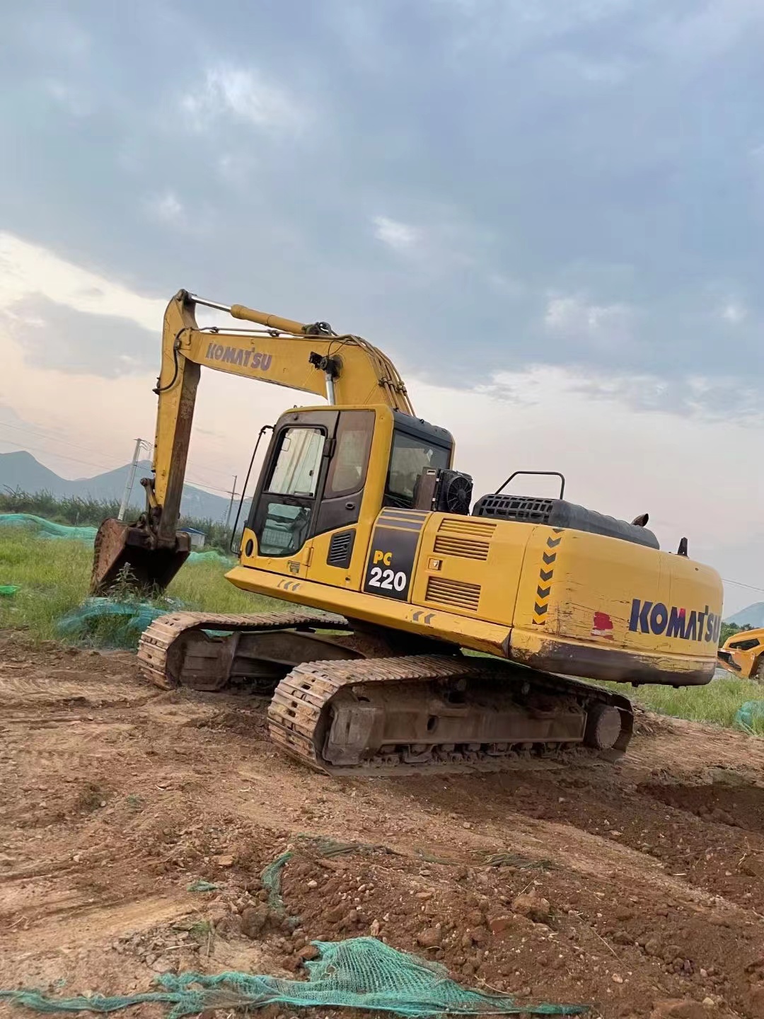 110KW Power Used Komatsu PC220 Excavator From Japan With 23100kg Operating Weight