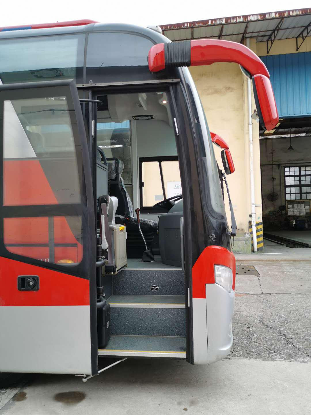 45 Seats Daewoo Coach Buses GDW6117 Coaster Double Decker Yutong Air Purifier