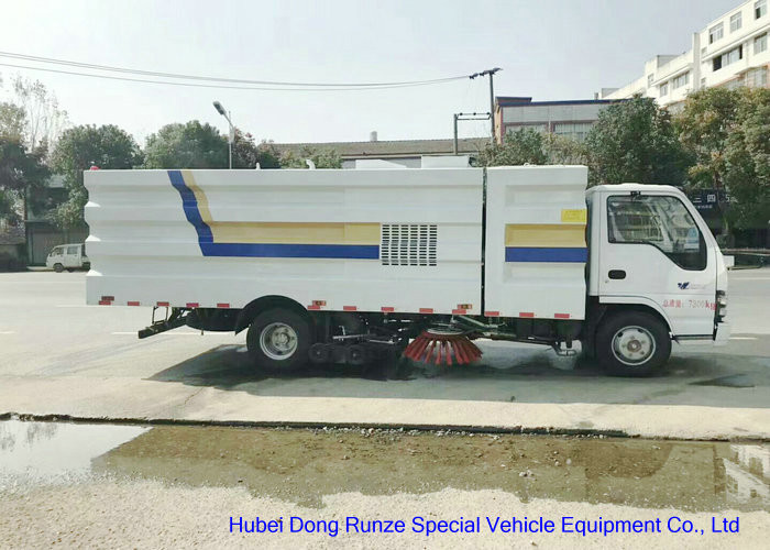 ISUZU 600 Road Sweeper Truck For Washing Sweeping , Street Sweeper Vehicle
