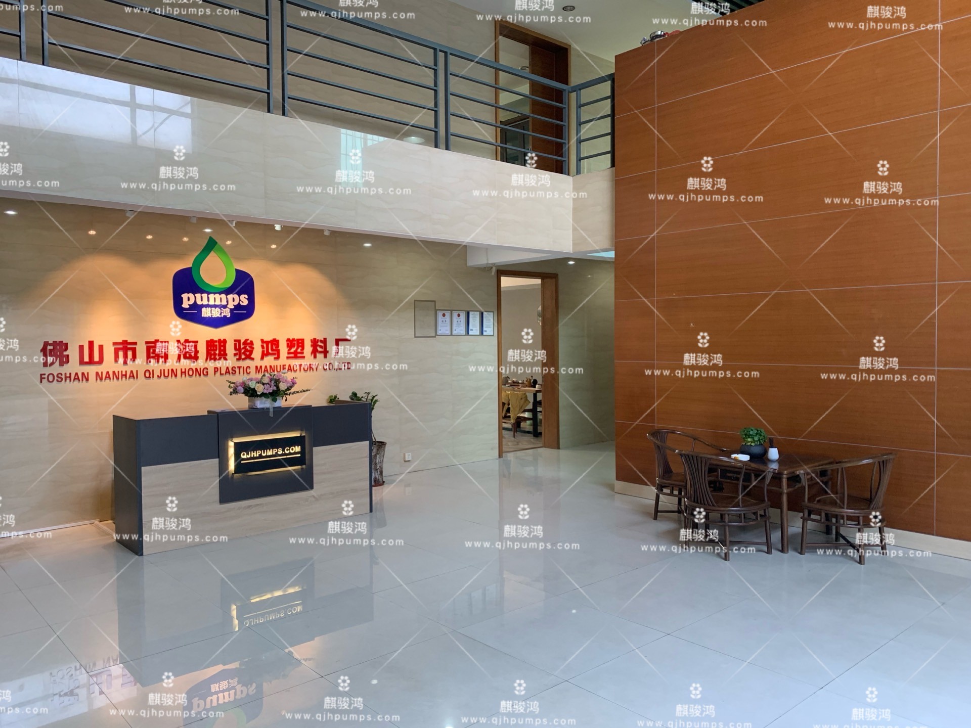 Manufacturers Custom Cosmetic Plastic Bottle Screw Flip Top Cap