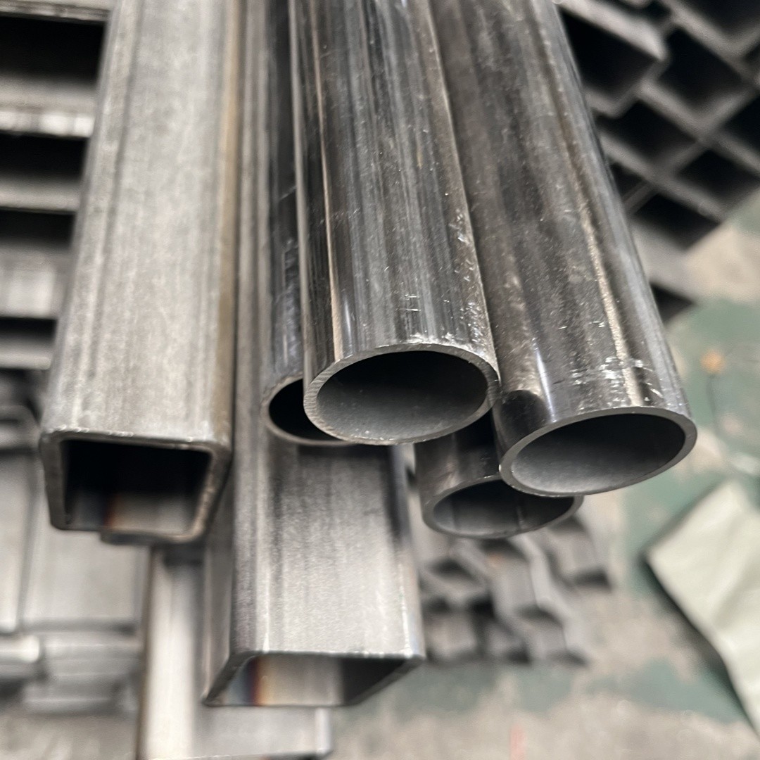 Hot Rolled 304L SS Pipe ASTM A312 SUS304L Stainless Steel Welded Pipe Anneal and Solid Solution