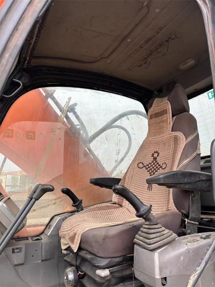 Korea Made Doosan DX225 Crawler Excavator with 1.05m3 Bucket Capacity and 115KW Power