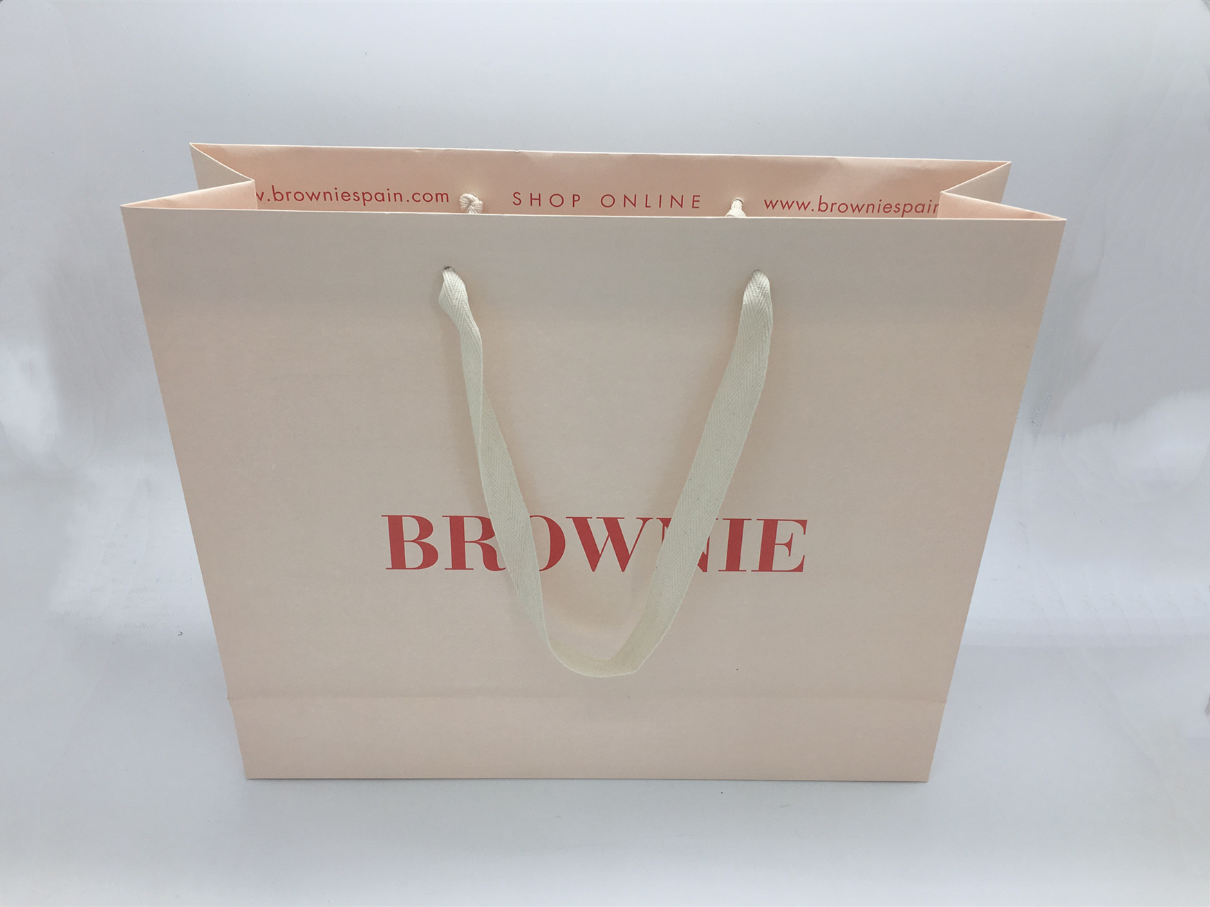 Personality Logo Fashion Shopping Bag / Kraft Paper Bags With Flat Cotton Handle