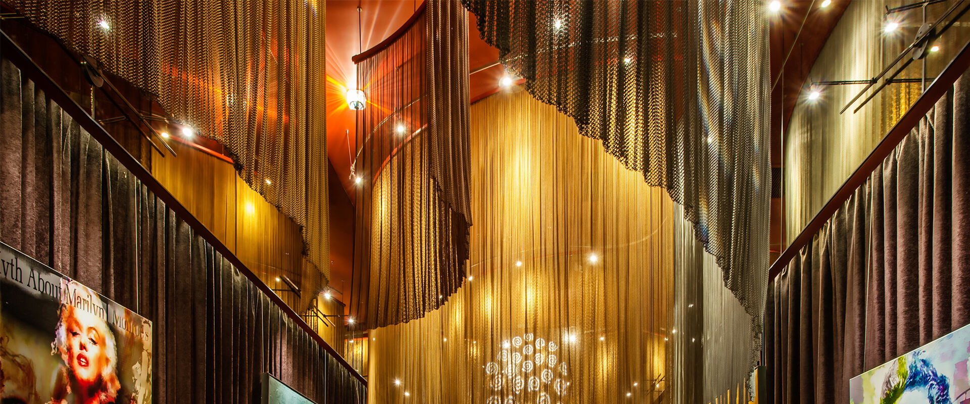 8m Length PVDF Wire Mesh Curtains Drop Light Weight Chain Link With Hanging Frame