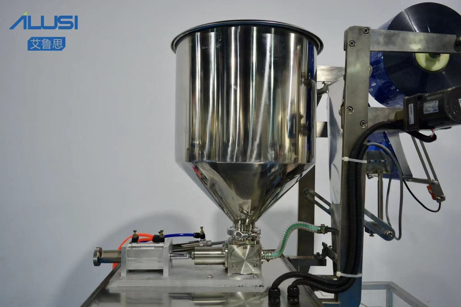 Bag Water Liquid Sachet Packing Filling And Sealing Machine 1000bph Pneumatic Driven