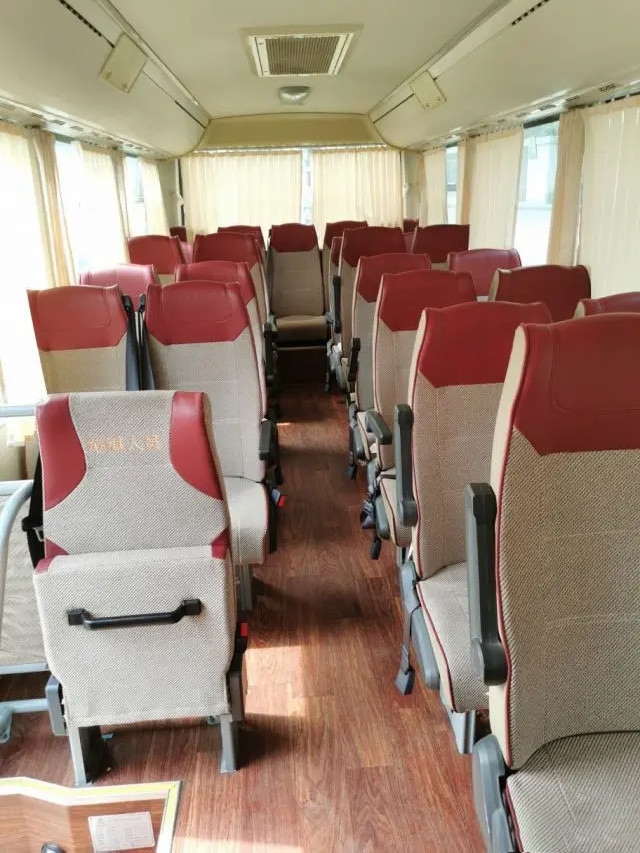 ZK6729 Yutong Used Passenger Bus / 29-Seat Air-Conditioned Minibus Euro 4