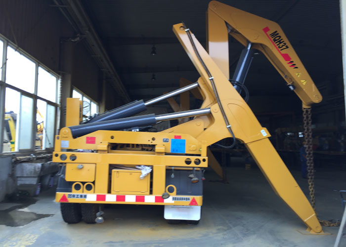 SINOTRUK Container Side Loader Working With HOWO 8X4 Cargo Truck Chassis