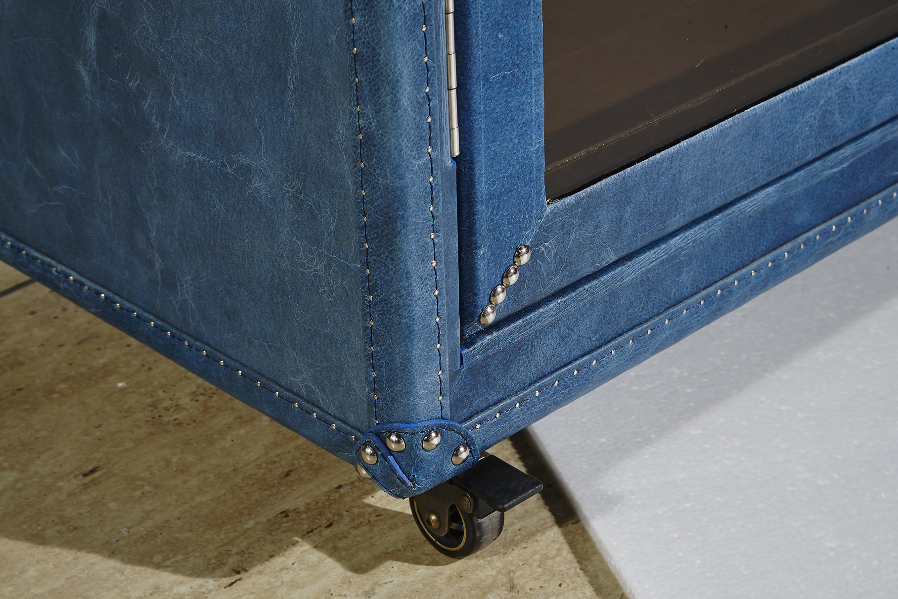 Strong Canvas Bar Storage Cabinet , Wine Cabinet Furniture Brass Nails Decoration