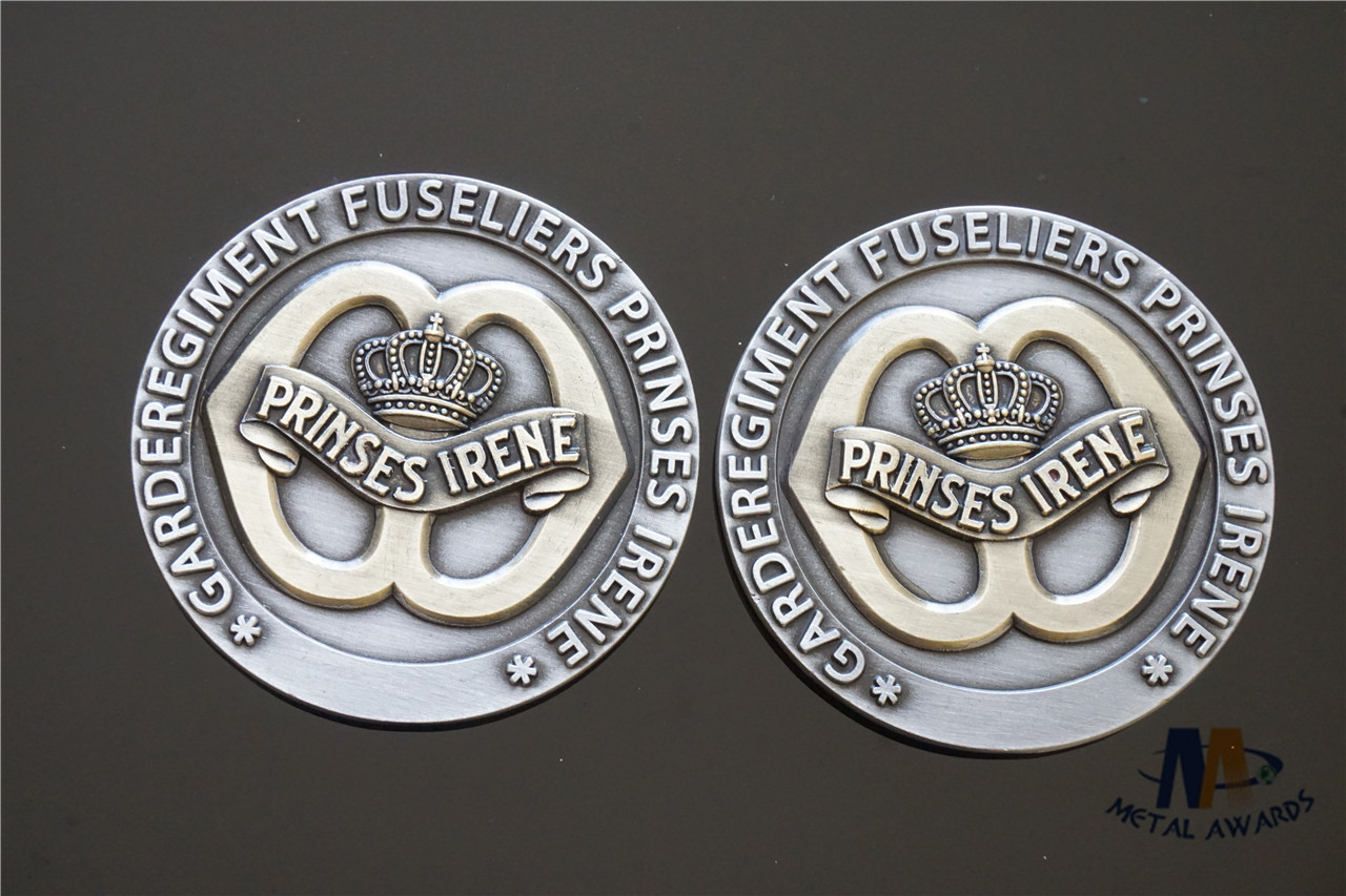 Cute Custom Challenge Coins Crown Double Tone Plating And Backside Engraved / Coin 3D Model