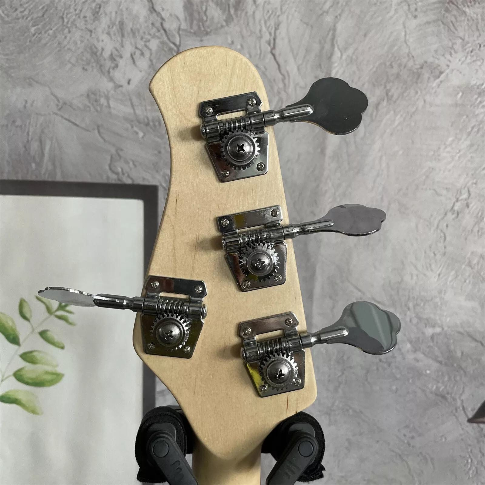 Custom 4 Strings Stingray Electric Bass Guitar in Green with White Pickguard Rosewood Fretboard