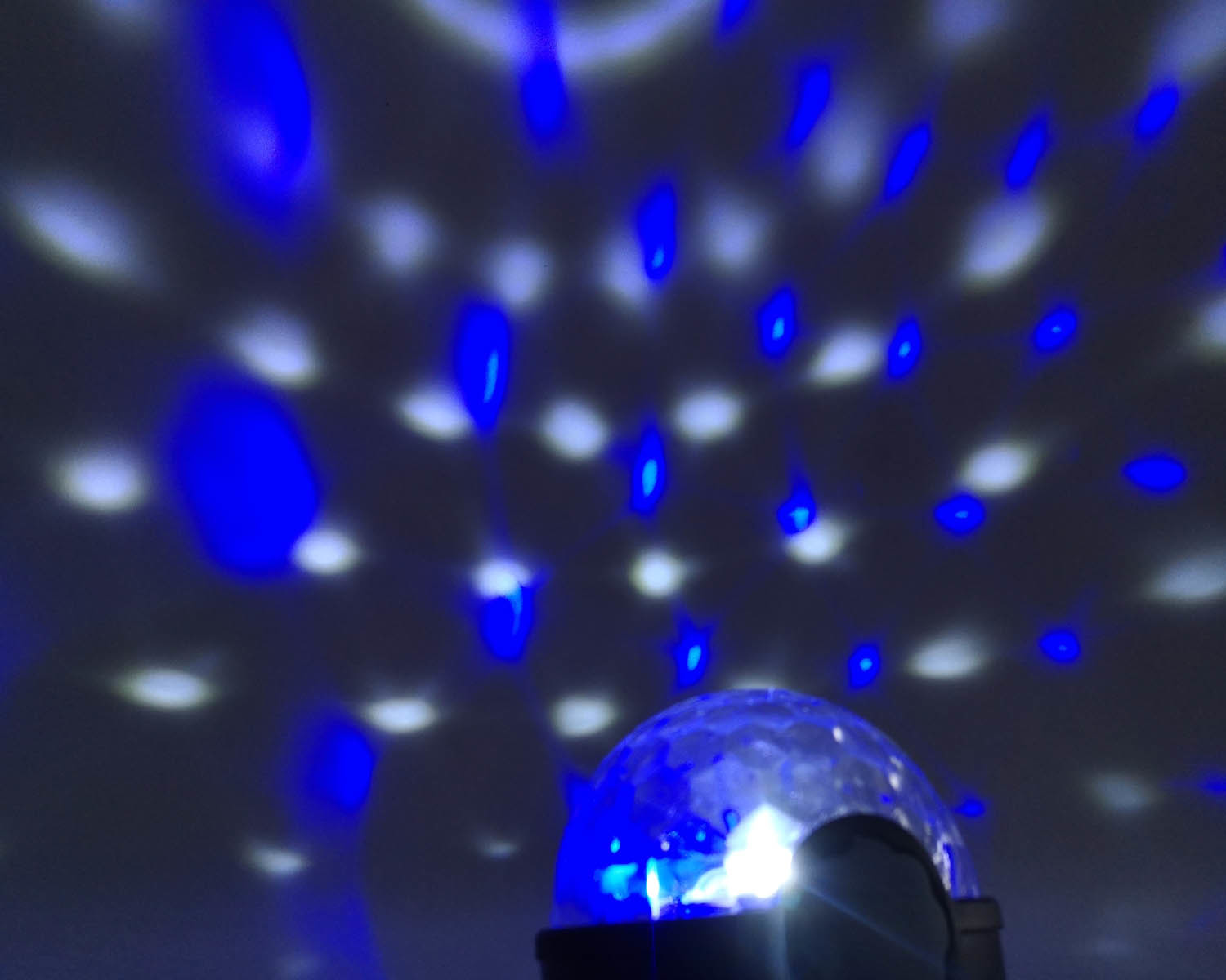 Colorful 3W RGB LED Bluetooth Speaker Light DJ Disco Stage Light Remote Control Magic Ball Table Light For KTV