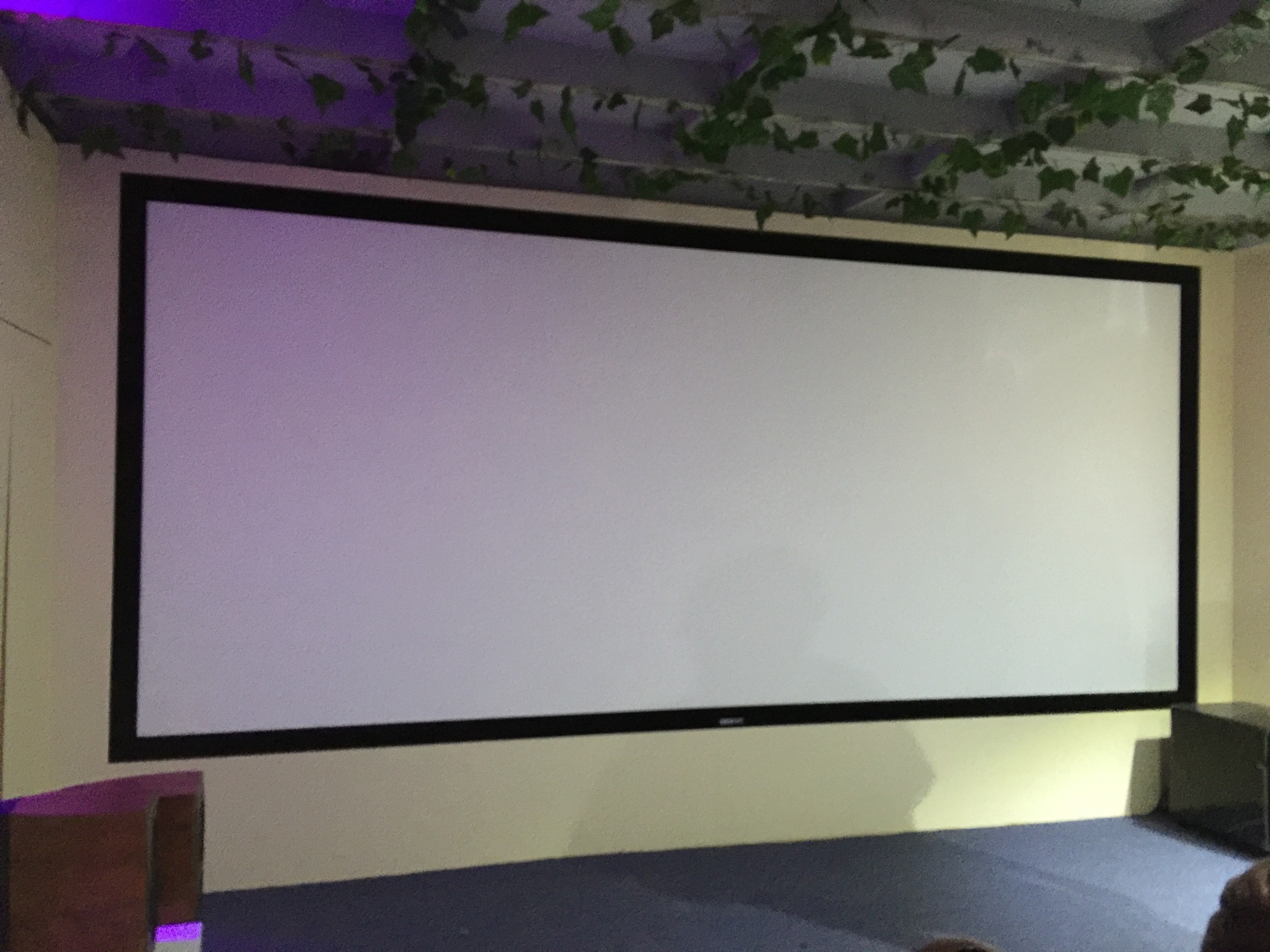 HD Customized Fixed Frame Projector Screen Shrot Throw With Black Velvet