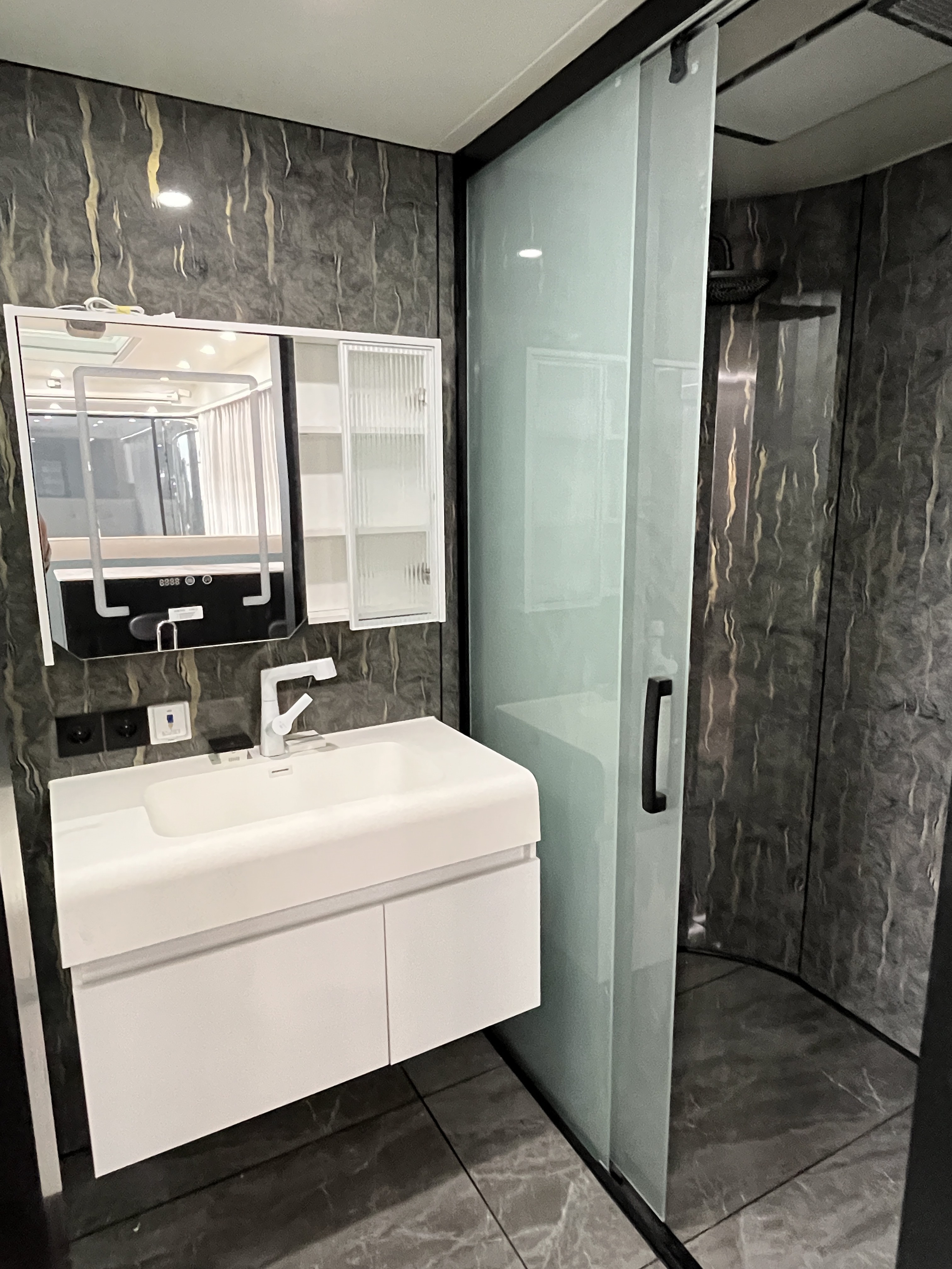 4 people Full King K9 Space Capsule House With Kitchen 39 Sqm