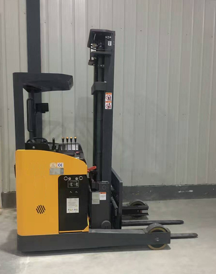 Lifting 8000mm Narrow Aisle Truck AC Control Multi Valve With Heavy Duty Chassis