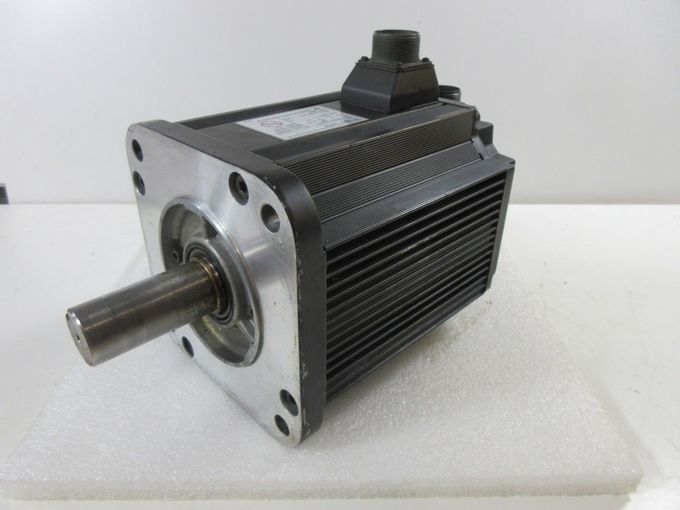 USAFED-20CB2T  SGMPH-04AAE4SD Yaskawa Servo Drive   Original New 3 Working Days Delivery 2