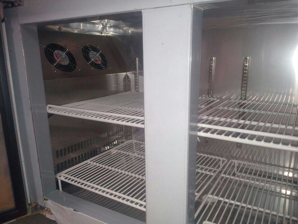 Stainless Steel Commercial Kitchen Worktable Pizza Salad Freezer Table Refrigerator For Industrial Hotel / Restaurant