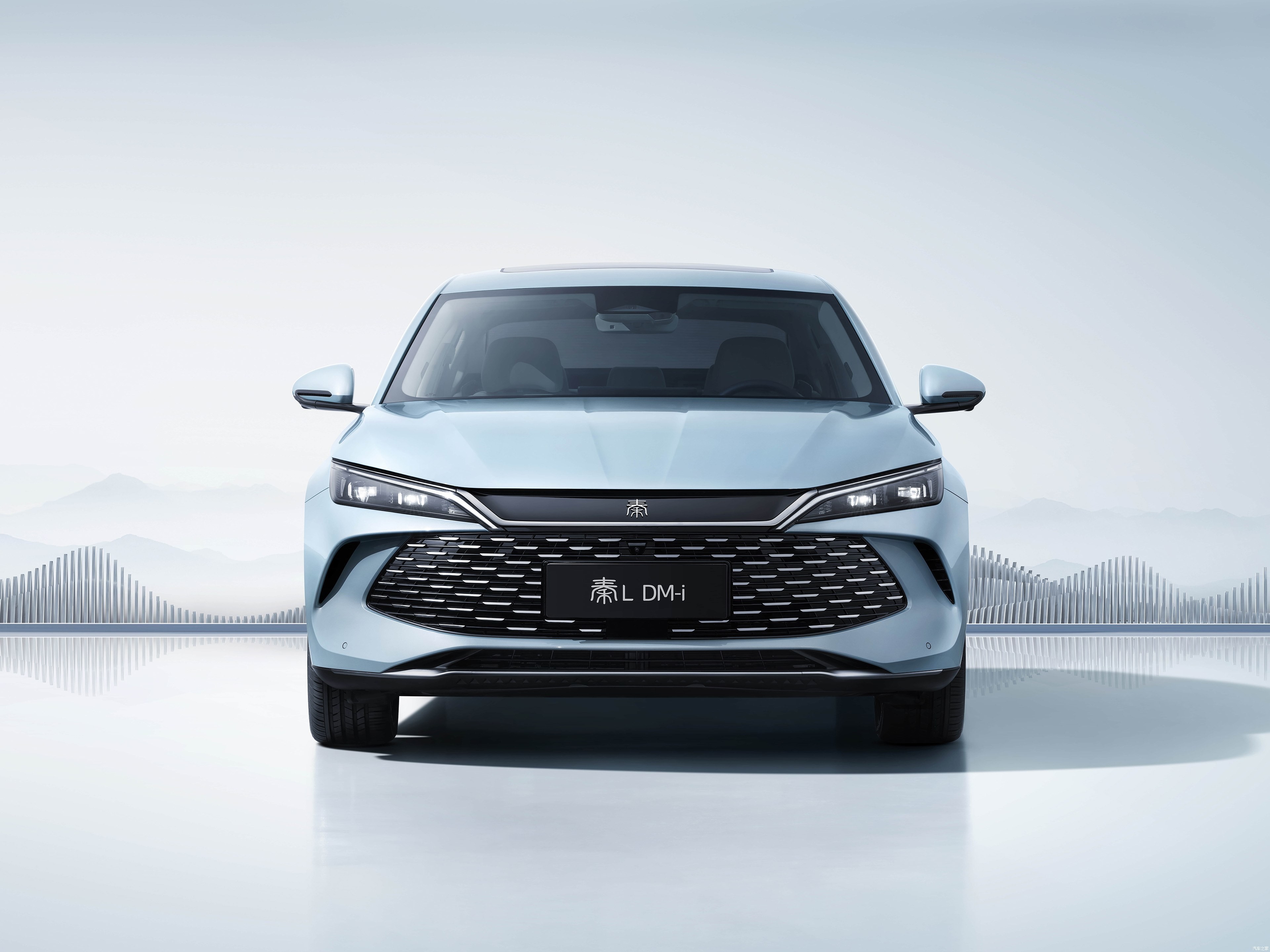 BYD Qin L, D-mi 5.0 technology, comprehensive range 2000KM+. The PHEV with the longest range in China.