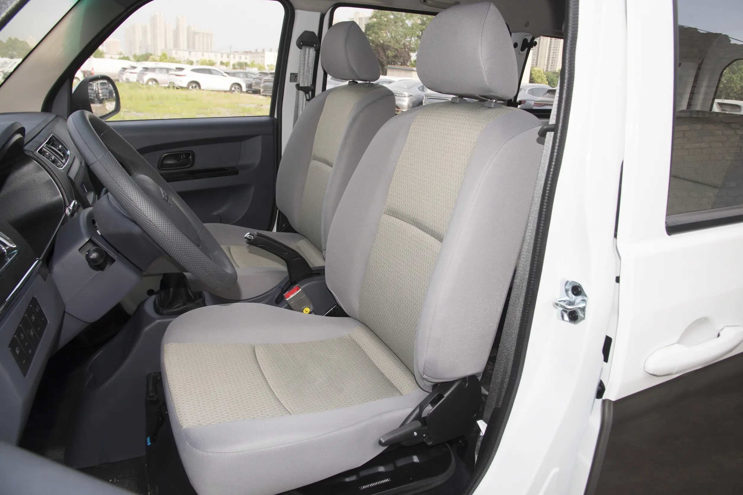 Used Mini Bus Jinbei Minibus 5-7 Seats CNG 86hp Manual Transmission