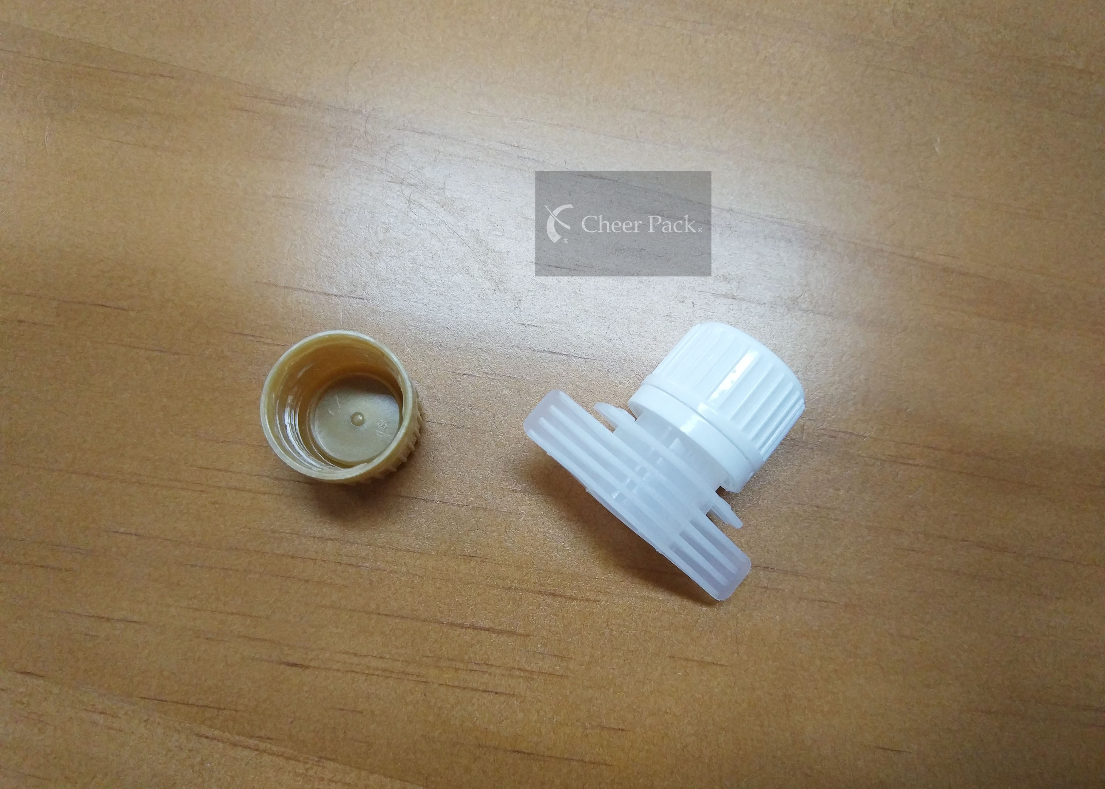 Food Grade Plastic Pour Spout Caps 16 Milimeter Inner Diameter
