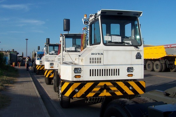 SINOTRUK 6x4 HOWO 290hp terminal tractor / tractor head / prime mover truck