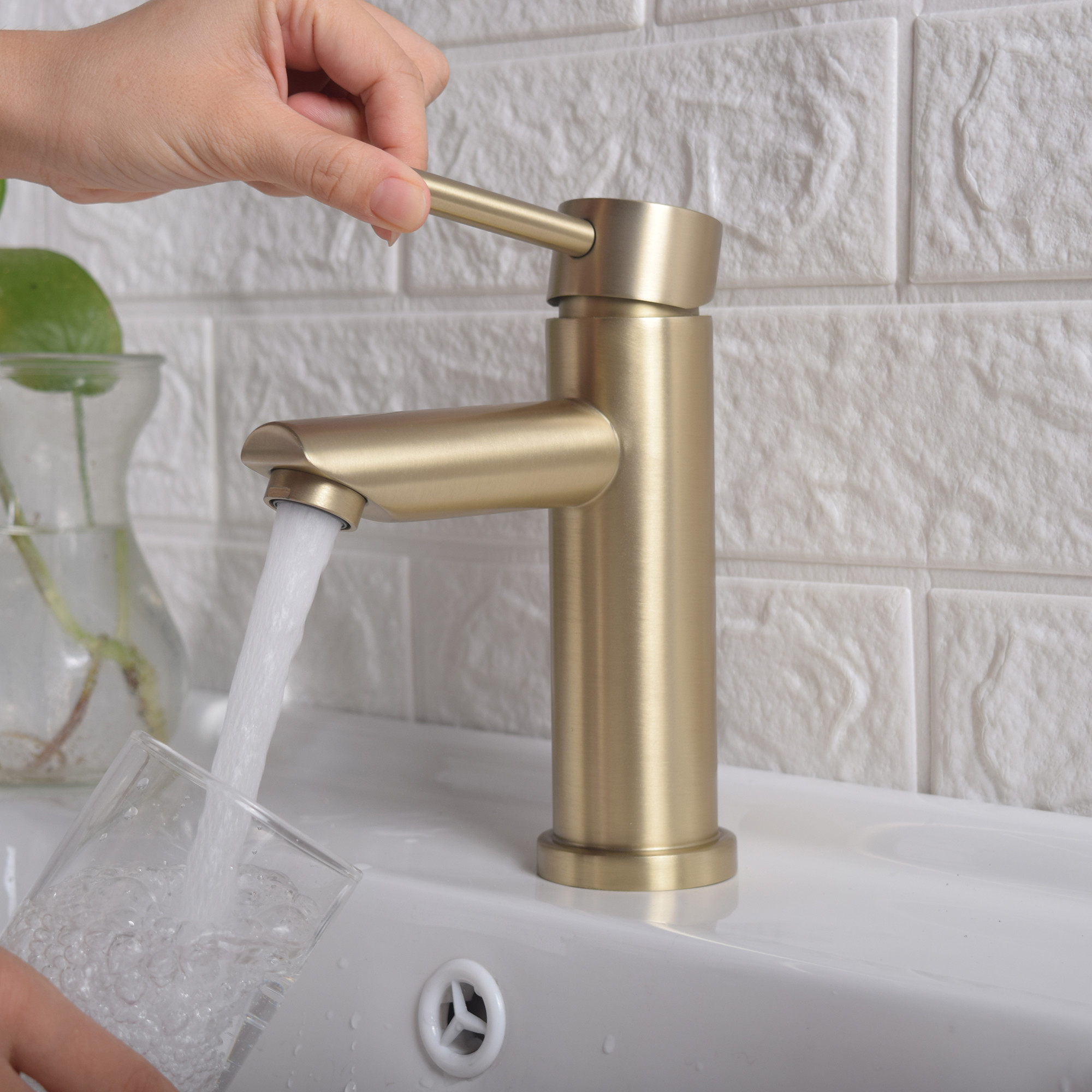 304 stainless steel CUPC Faucet 1.5 GPM Flow Rate Lead-Free Durable water channel bathroom mixer
