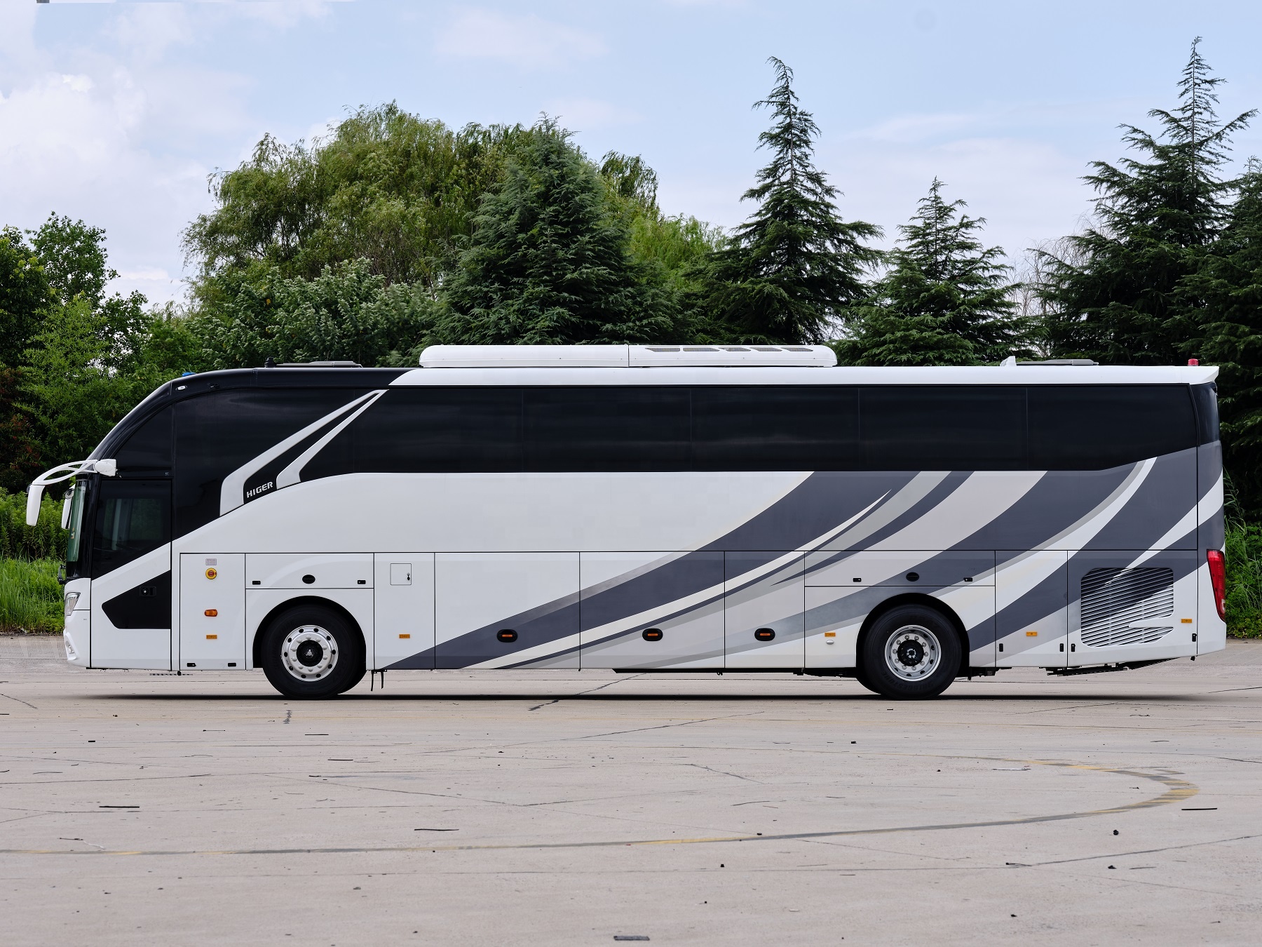 Customizable 55 Seats LHD Tour Passenger Coach Bus with Euro 3 Emission Standard
