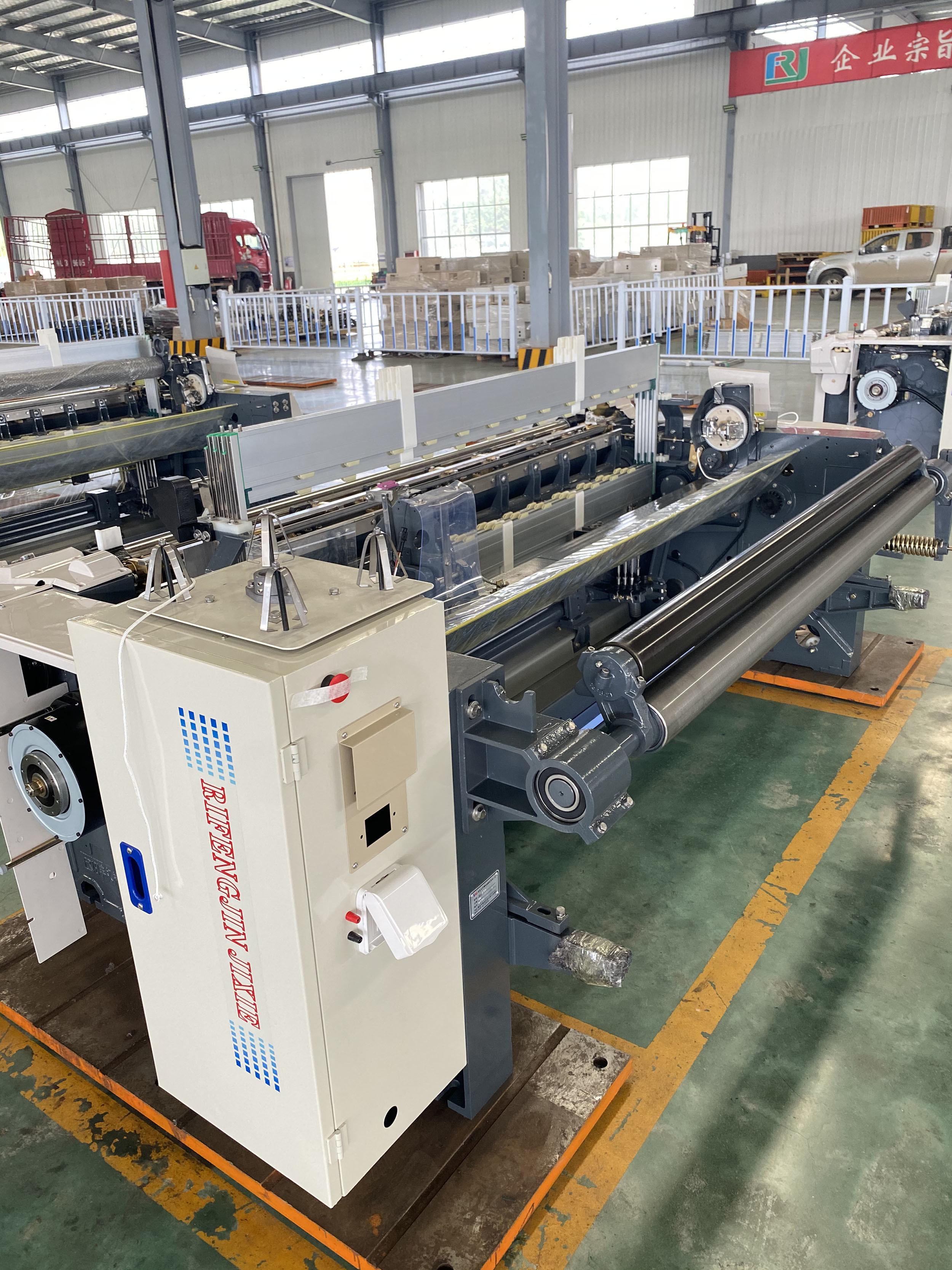 High Speed Automatic Weaving Machine Water Jet Loom For Weaving Silk Fabric