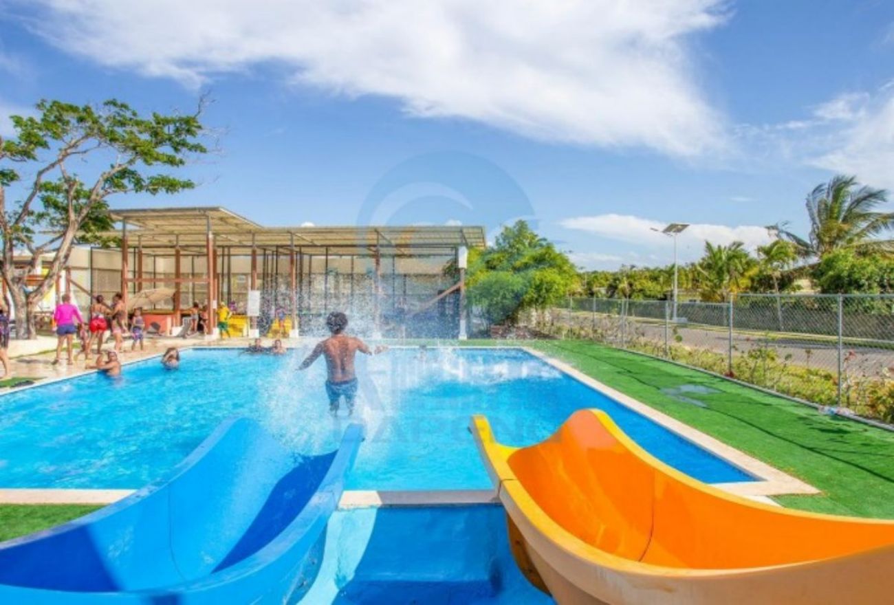 OEM Water Amusement Park Children Swimming Equipment Fiberglass Slide