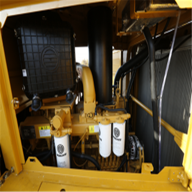 Diesel Fuel 250hp SEM822D Road Trailer Tractor Truck Heavy Duty Construction Machinery