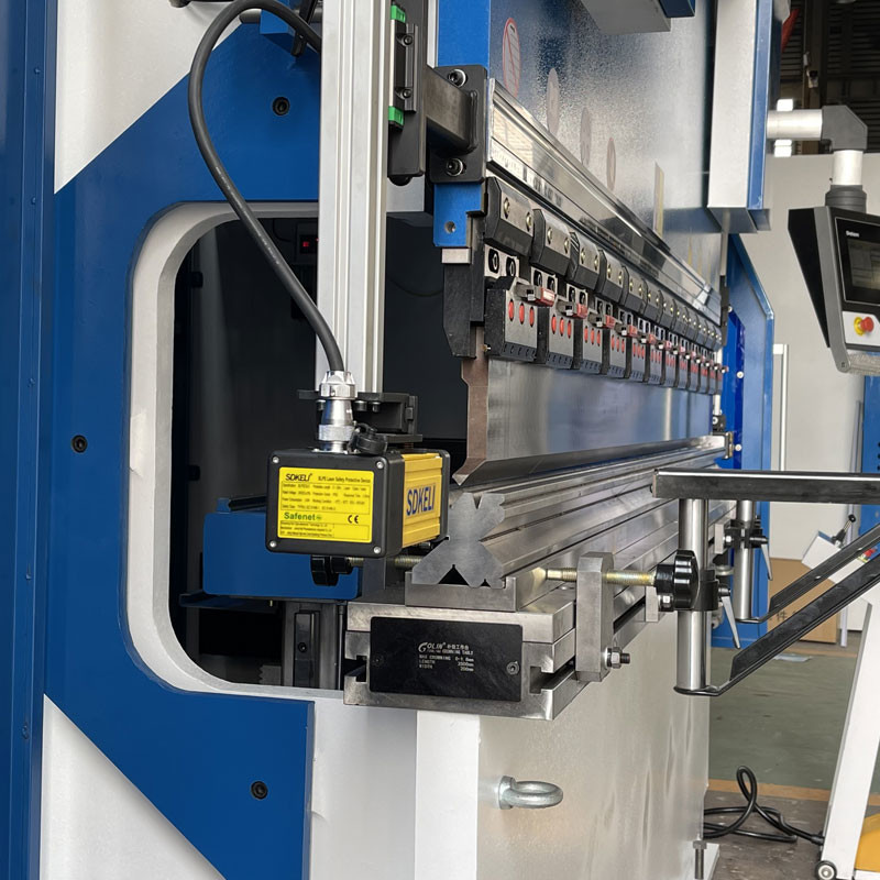 Delem System 4+1+2 Axis Hydraulic Press Brake CNC Bending Machine With DA53T