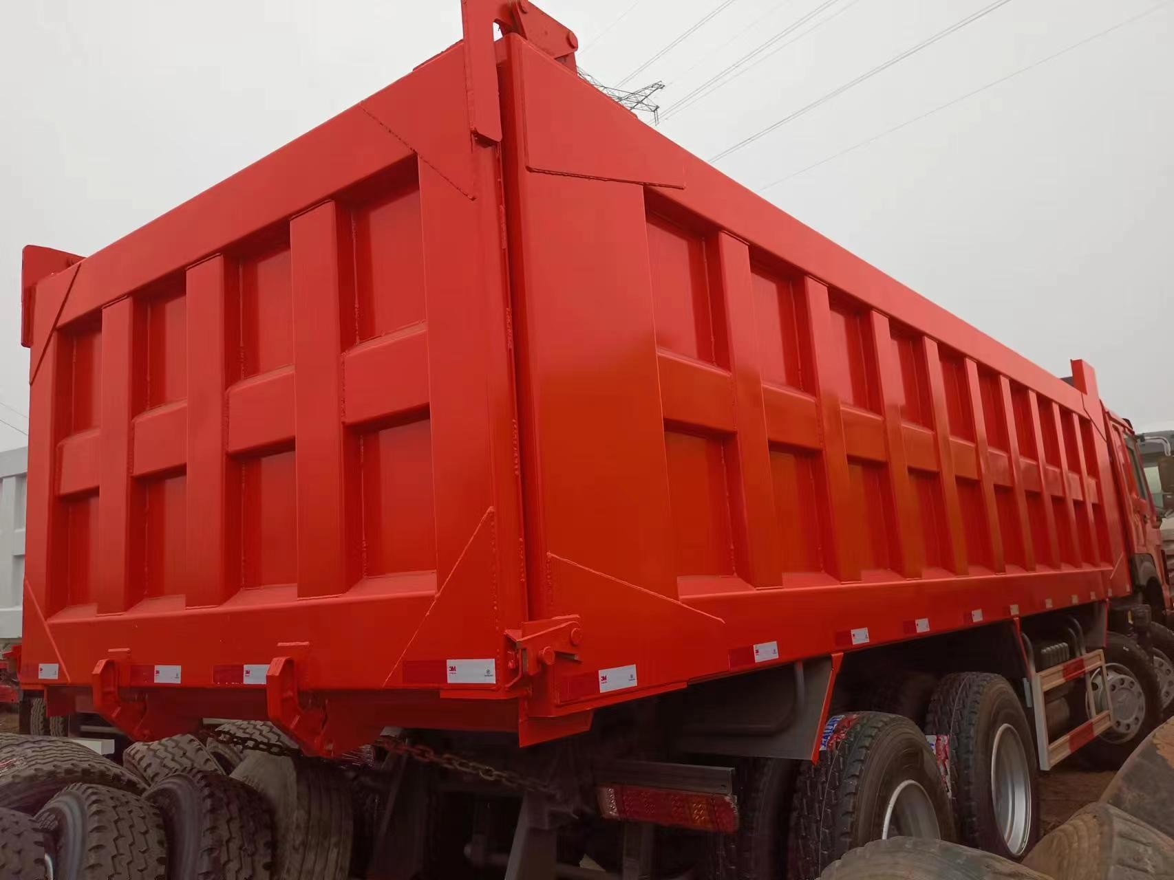 40 Tons Dump Truck For Sale Howo 400hp Tipper Truck 27 Cubic Heavy Duty Transport Sand Rock
