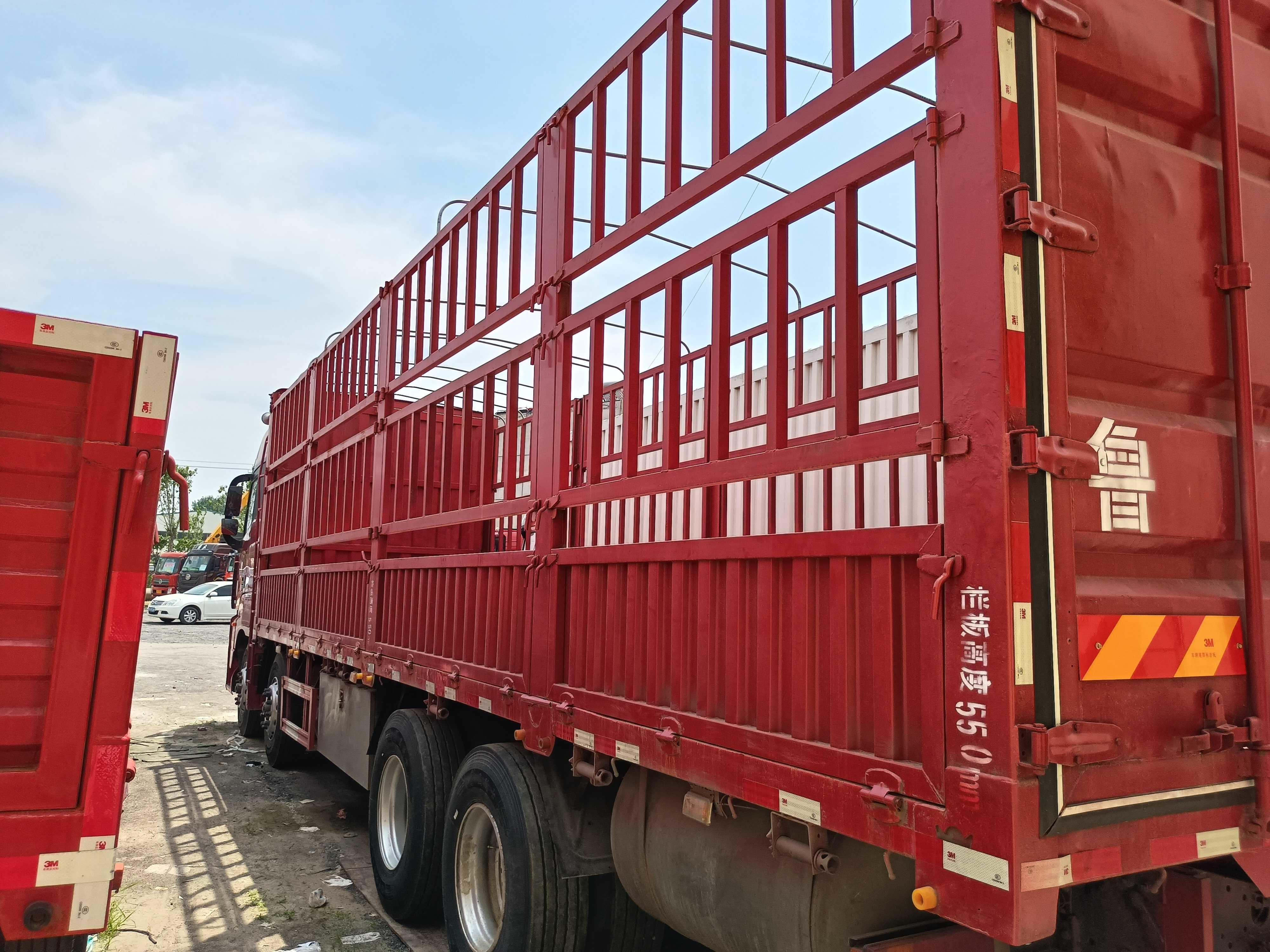 2nd Hand Lorry 12 Meters Long Diesel Engine 8×4 Drive Mode Left Hand Drive 2020 Year Foton Fence Truck