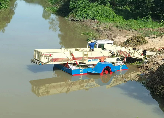 Flexible Aqua Weed Harvester 5km/h With 2 Section Rod Design For Water Grass Cutting Aquatic Weed Cutter Boat