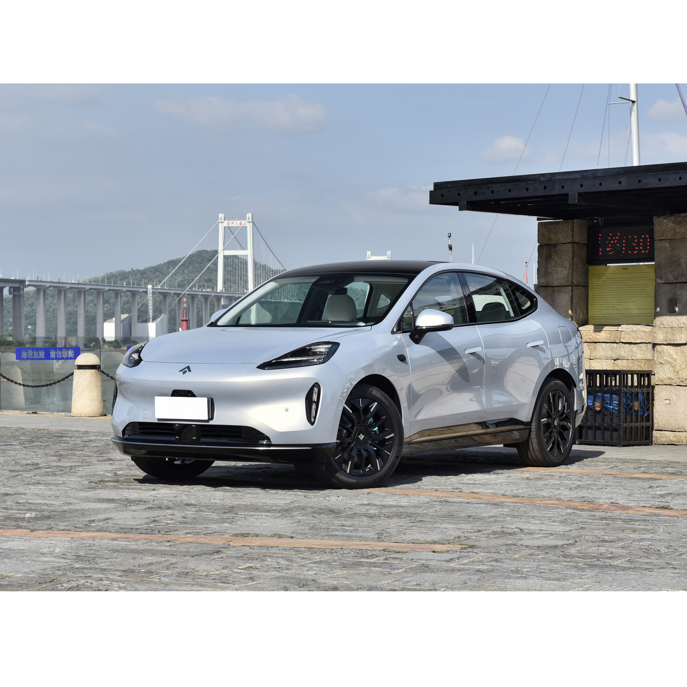 Hyper HT China Luxury Pure Electric SUV Battery Life 550km-770km Rear Gull Wing Doors