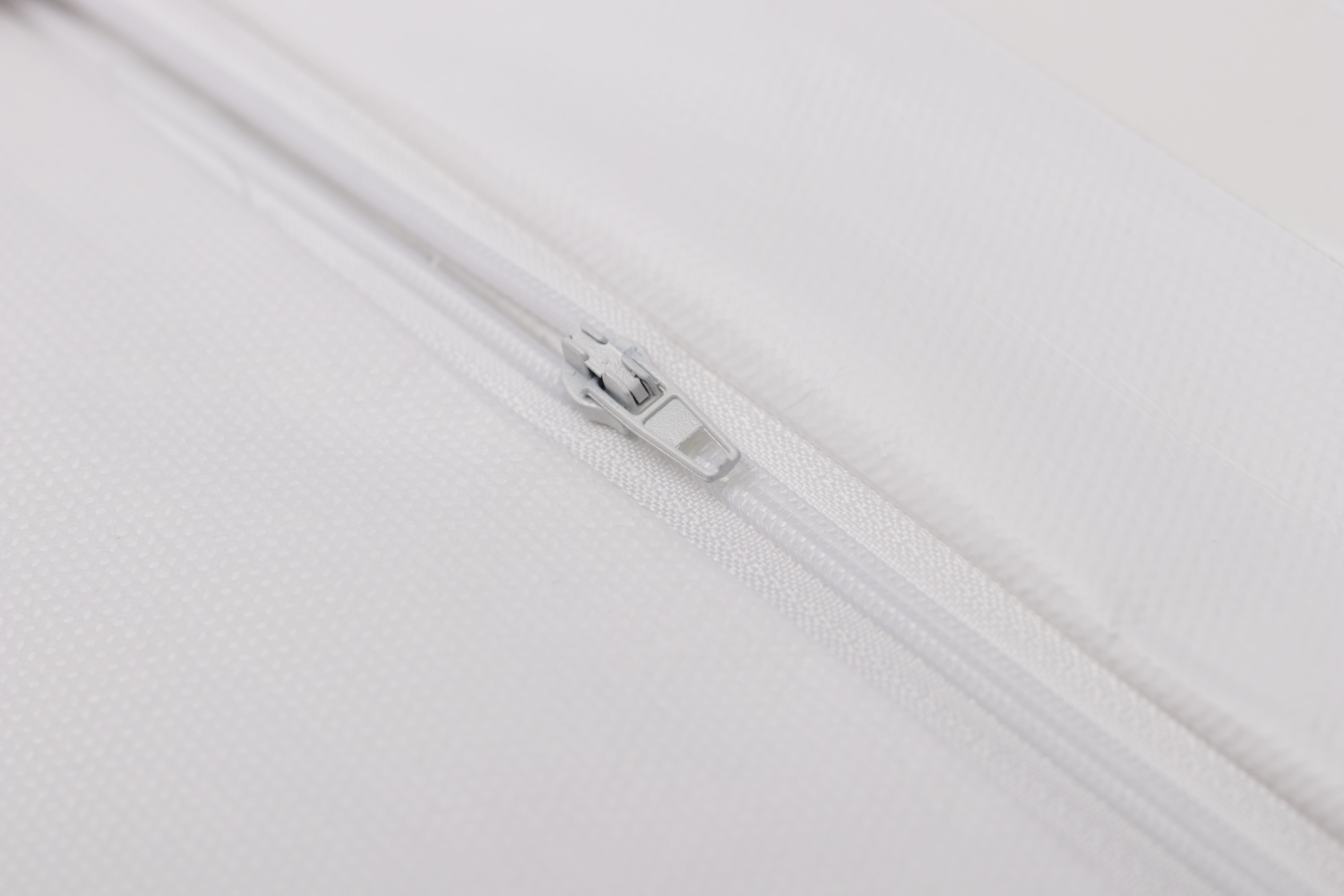 Level 4 Sterile Disposable Cpe Isolation Gown Fluid Resistant