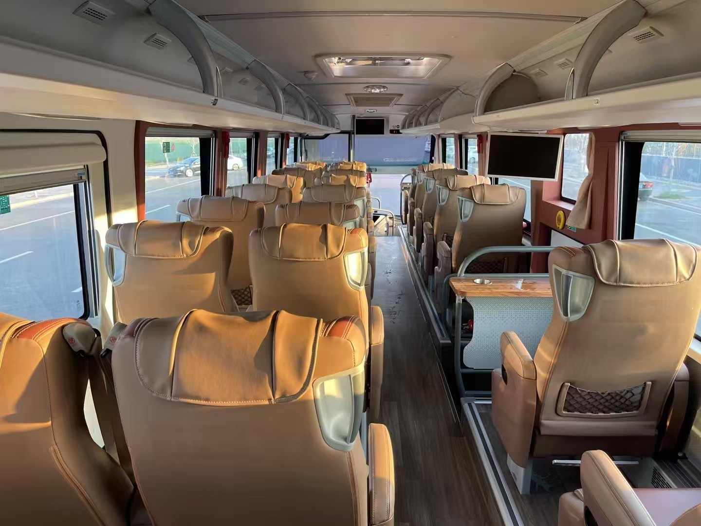 Yutong Bus Luxury 2+1 Yutong Bus 31 Seats ZK6120 Business Seats Airbag Suspension 2023 Year